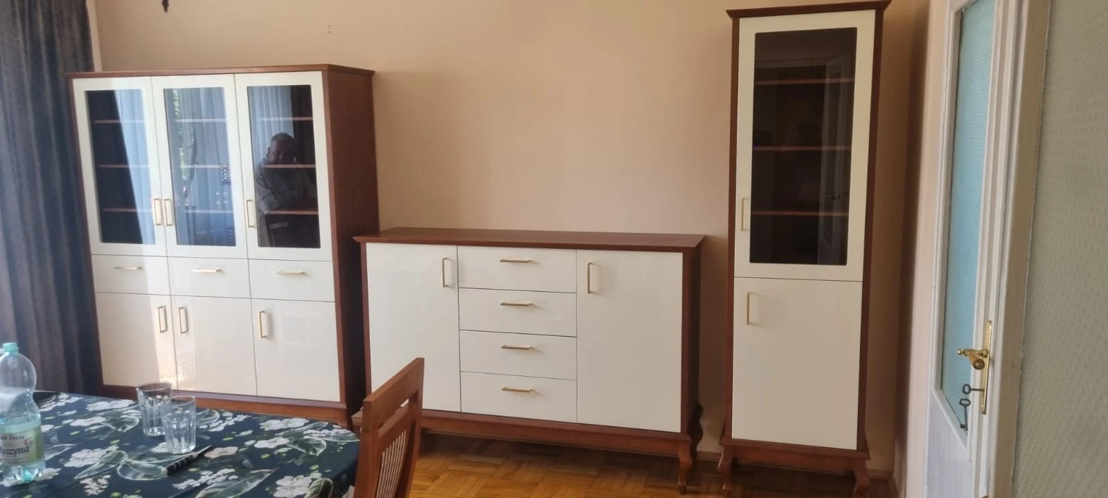 Komody i witryny — realizacja Meble Sarapata